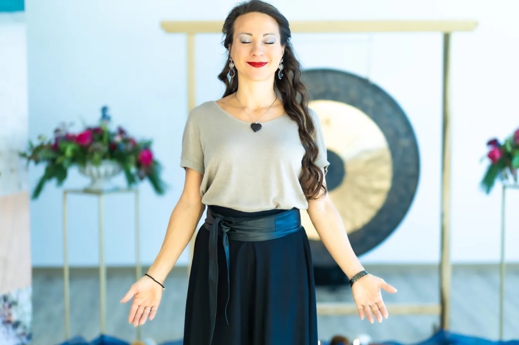 Maria Neuhuber in stiller Präsenz — Energietankstelle 2.0