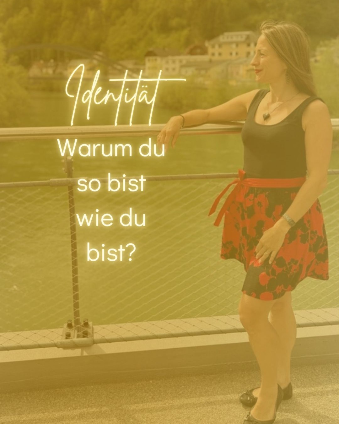 Warum fühlst du dich manchmal falsch, zu viel oder nicht genug – obwohl es keinen echten Grund gibt? 💭 JA! Vielleicht trägst du noch Muster, die gar nicht zu dir gehören… sondern aus der Zeit, als du klein warst.🌱 Warum du bist, wie du bist…Deine Prägung ist kein Zufall.Jede Schicht deines Umfelds hat Spuren in dir hinterlassen:🔹 Nähe oder Distanz🔹 Kontrolle oder Freiheit🔹 Wertschätzung oder KritikSchon in deinen ersten Lebensjahren hat dein Nervensystem ein inneres „Programm“ geschrieben – und genau das läuft heute noch in dir.Nicht, weil du es willst. Sondern weil es gelernt hat: „So überlebe ich. So gehöre ich dazu.“📚 Im neuen Karussell zeige ich dir die 5 systemischen 5 Ebenen nach Bronfenbrenner – einfach erklärt - die dein Selbstbild, deine Identität, deine Beziehungen und dein inneres Erleben prägen.💡 Das Wichtigste?Du bist dem nicht ausgeliefert – du kannst dein Drehbuch neu schreiben. Dein Leben muss nicht länger von alten Mustern aus der Vergangenheit bestimmt sein.➡️ Erkennen➡️ Lösen➡️ Neu programmierenDas ist kein oberflächlicher Mindset-Trick – es ist tiefe Neuorientierung auf Nervensystem- und Herzebene. ❤️ Auch meine Mentees in der 14-wöchigen Begleitung Energieerhöhung erlebten gerade, wie es ist, alte Muster loszulassen – und stattdessen Freiheit, Selbstwert und Leichtigkeit zu spüren. Das bringt inneren Frieden, neue Energie und so viel mehr Lebensfreude. 🌟JA! Es ist möglich. Auch für dich.✨ Willst du herausfinden, welche Ebene dich geprägt hat – und wie du sie heute transformieren kannst?📲 Dann hol dir dein kostenfreies Klarheitsgespräch.Link in Bio/Kommentar oder DM an mich.Von Herzen,MariaDein Meeresstern 🌟#PrägungVerstehen #SelbstwertStärken #Persönlichkeitsentwicklung #Coach #Mentaltrainer #Emotionscoaching #InnereKindHeilung #BlockadenLösen #TransformationJetzt #NervensystemRegulieren#TraumaVerstehen #EmotionalHealing #BewusstLeben #AuthentischLeben #SelbstliebeLernen #InnererFrieden #VertrauenStattKontrolle #AlteMusterLösen #Selbstfürsorge #Herzöffnung#Mentoring #Spiritualität #HeilungBeginntBeiDir #TiefeGefühle #Meeresstern #MindsetShift #FreiLeben #Seelenweg #NeueRealität